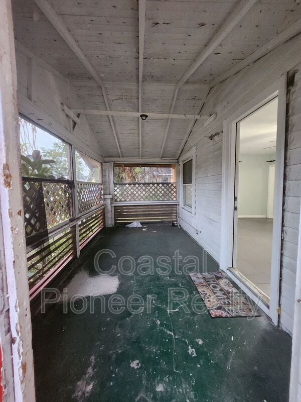 Photo - 701 Newton Ave S House