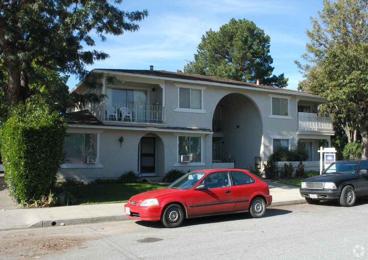 Primary Photo - 1085 Delna Manor Ln