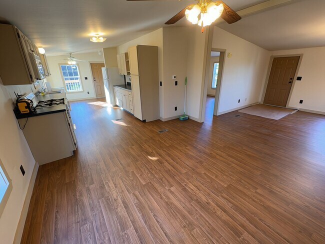 Building Photo - Single Family Home