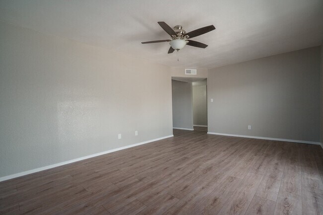 Building Photo - CHARMING 3 BED/2 BATH HOME IN TOLLESON!