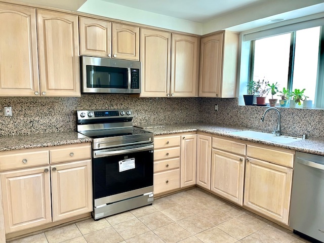 Large Updated Kitchen - 344 N Palm Dr