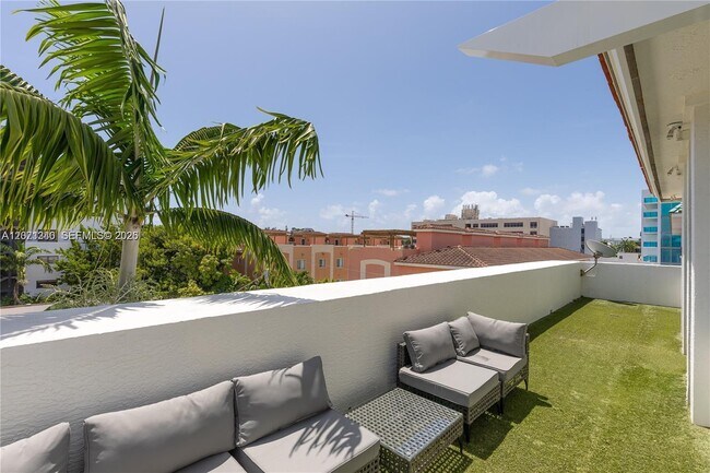 Foto del edificio - 98th Street, Bay Harbor Islands, FL 33154 - 5 BR 4 BA townhouse