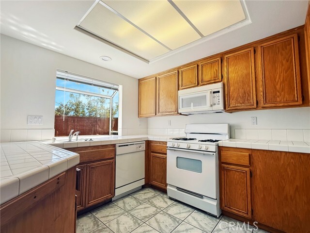 Building Photo - 6327 Gladiola Cir