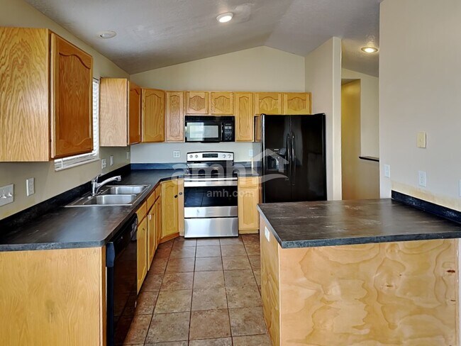 Foto del edificio - 451 W 225 N