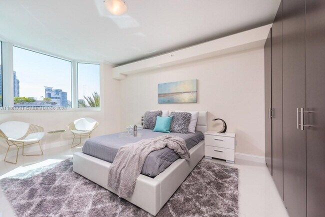 Foto del edificio - 300 South Pointe Dr
