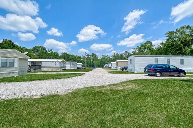 Building Photo - 22450 Autumn Woods Dr