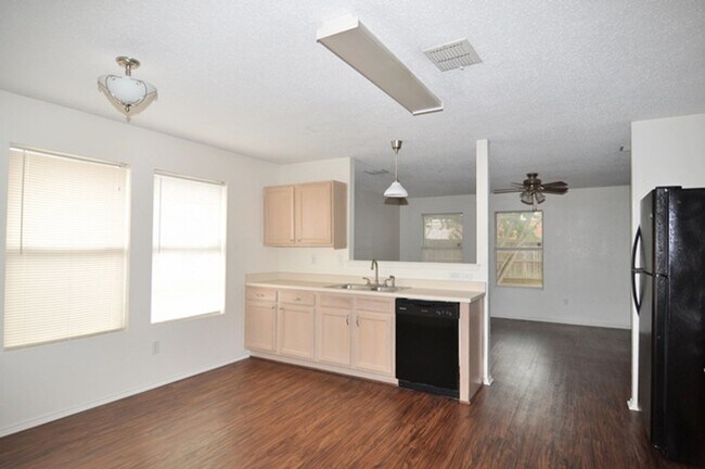 Foto del edificio - Spacious 3-2-2 in Grand Prairie, Mansfield...