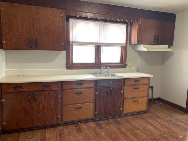 Building Photo - Charming 3-Bedroom, 1-Bathroom Single-Fami...