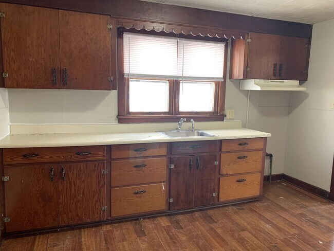 Foto del edificio - Charming 3-Bedroom, 1-Bathroom Single-Fami...
