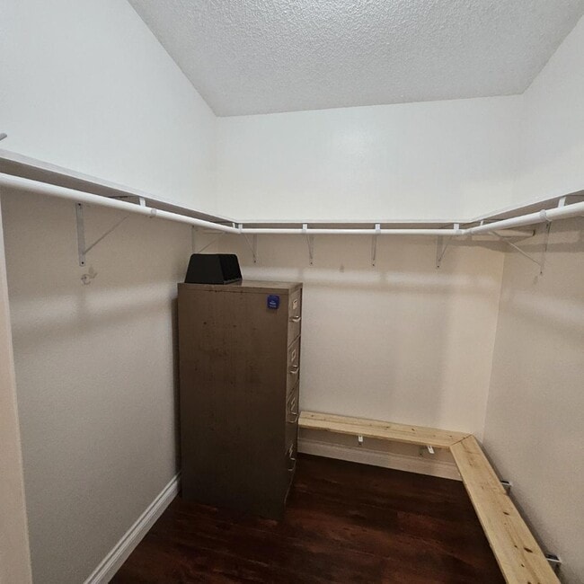 Building Photo - 2890 Summer Set Cir