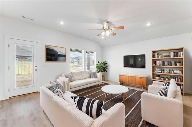 Foto del edificio - 114 S Maroon Ave