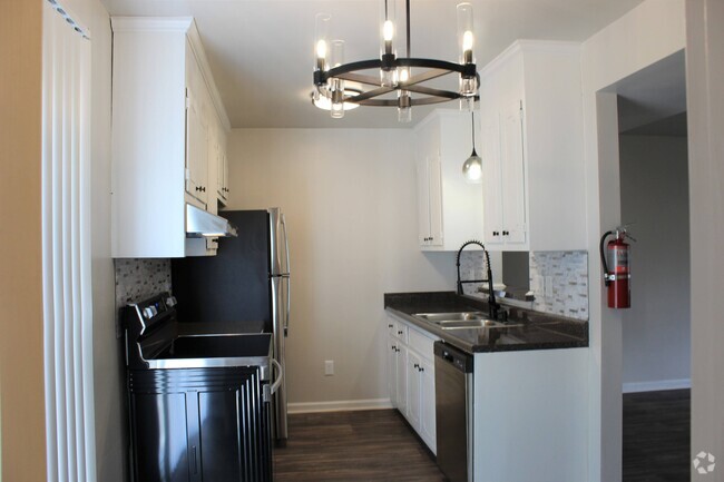 Foto principal - Canterbury Townhomes