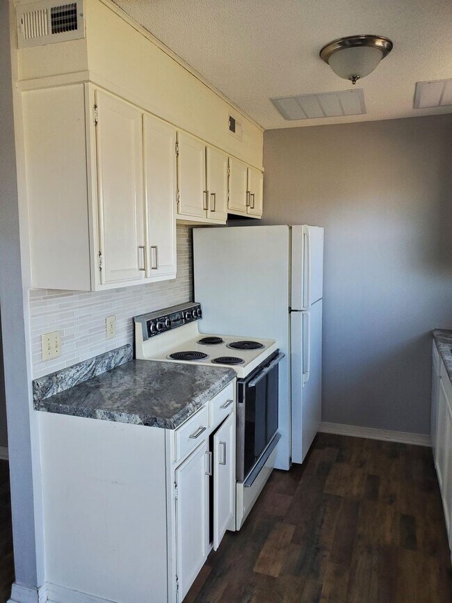 Building Photo - 1441 N. Smith Ct #4
