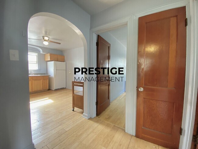Foto del edificio - Spacious 2BD Apartment With Den