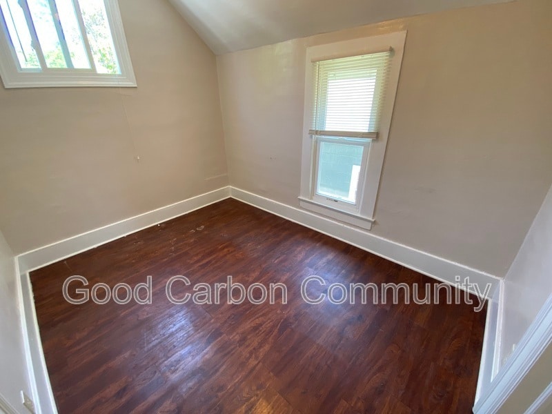 Building Photo - 331 Schenck St