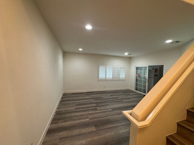 Foto del edificio - 13358 Ramona Blvd