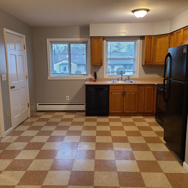 Kitchen - 14 Fleetwood Park