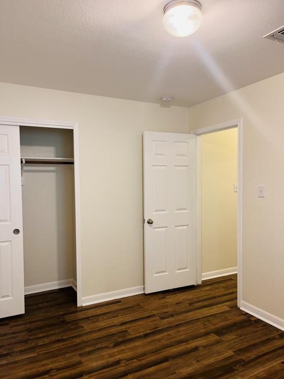 Building Photo - 2212 Nestlewood Dr