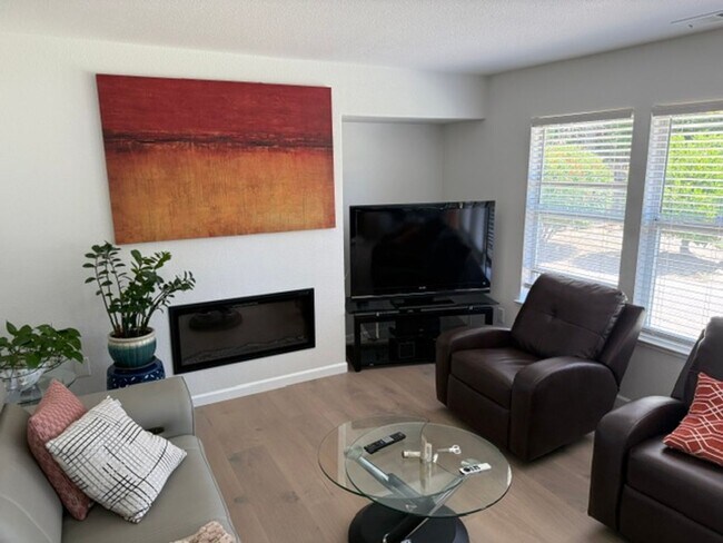 Foto del edificio - Pleasanton’s Windsor Community 4 bed / 2.5 bath,  Great schools, close to Downtown