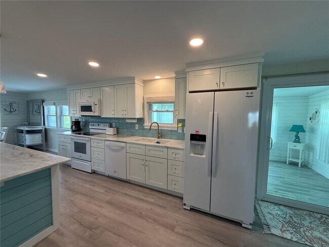 Building Photo - 637 Los Altos