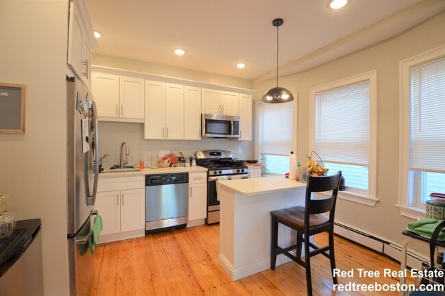 Photo - 394 Centre St Apartment