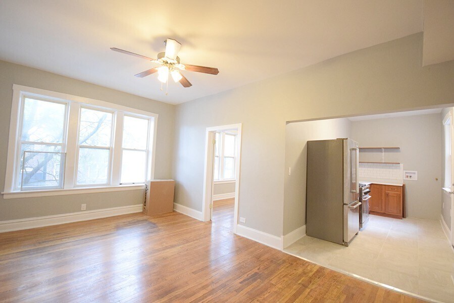Foto principal - 3458 W Irving Park Rd