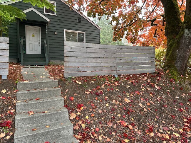 Foto del edificio - 2 Bed/2 Bath Work From Home Dream