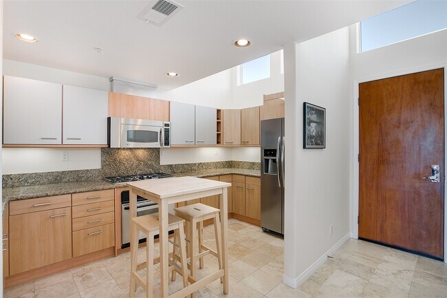 Building Photo - 4057 1st Ave