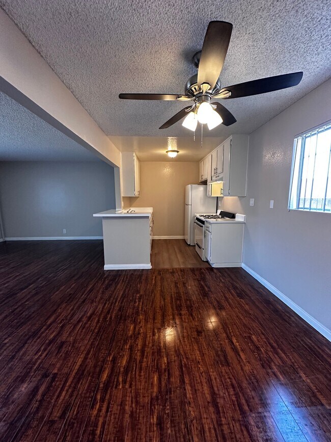 Foto del edificio - 5130 N Glendora Ave
