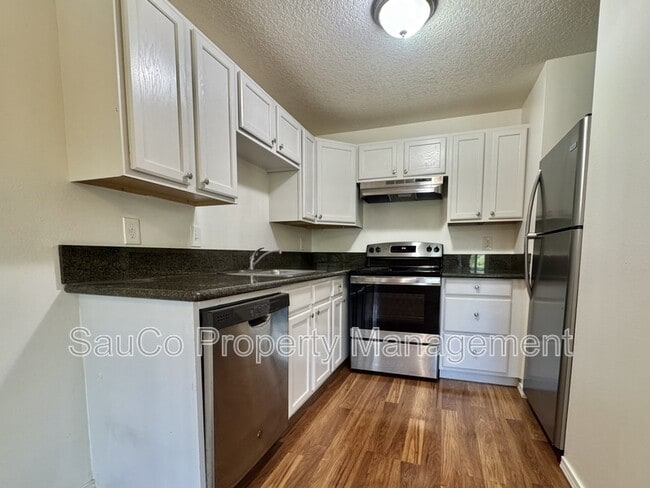 Building Photo - 5558 SW Beaverton Hillsdale Hwy