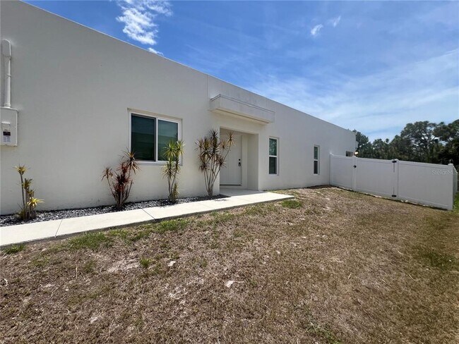 Building Photo - 12073 Henley Ave