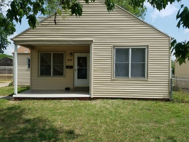 Building Photo - 214 S McComas St