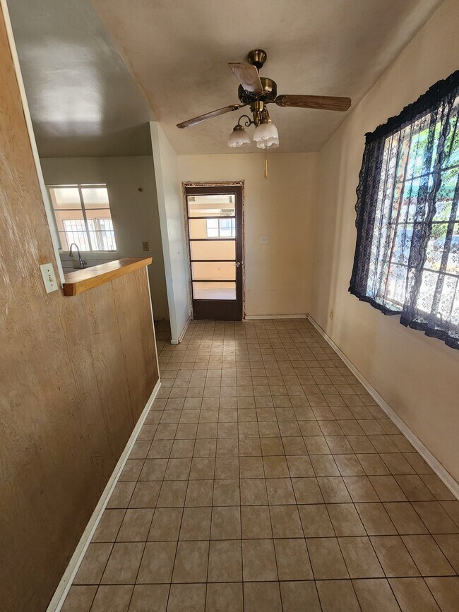 Foto del edificio - 525 S Rosemont Ave