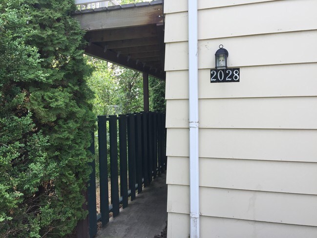 Foto del edificio - 2028 NW Yates St