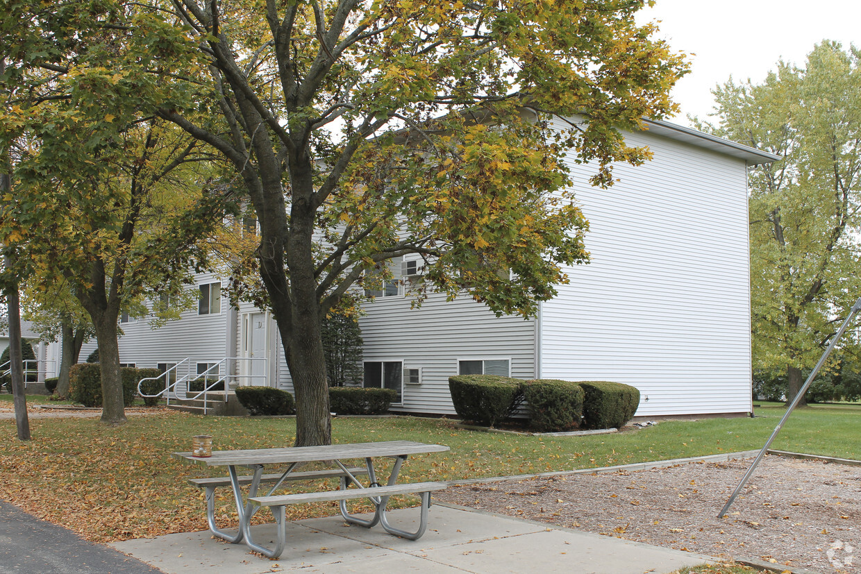 Exterior Facade - Northline Terrace