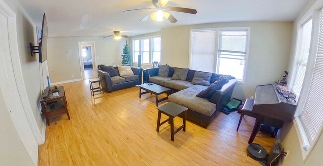Building Photo - 3D Tour Available - 1.5 Blocks to Campus + Washer & Dryer + Off Street Parking + Pet Friendly! Av...