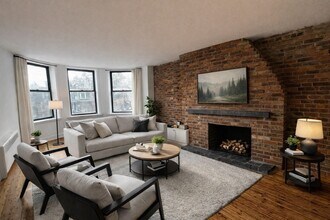 Building Photo - 482 Beacon St