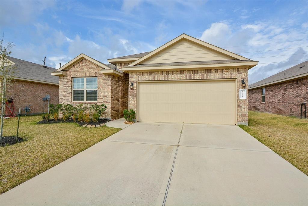 Foto principal - 6035 Purple Iris St