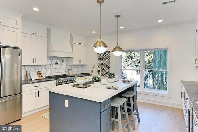 Building Photo - 1313 Orren St NE