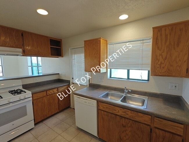 Building Photo - 3318 E Bellevue St