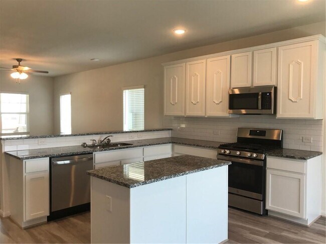 Foto del edificio - 302 Eagle Lake Dr