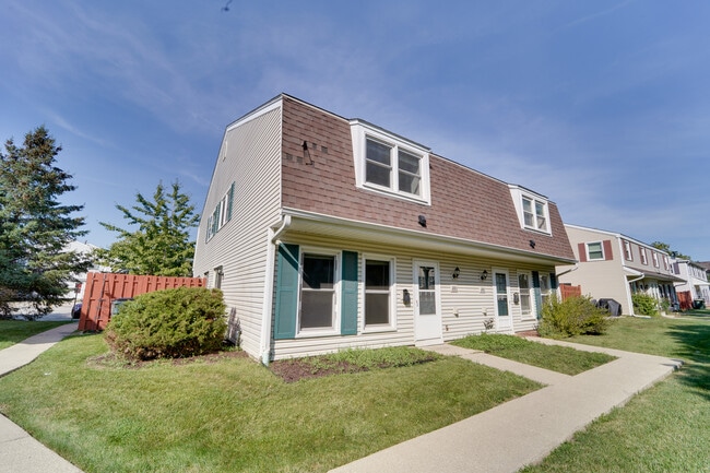 Building Photo - 1883 Jamestown Cir