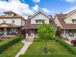 Building Photo - 1165 Marentette Av