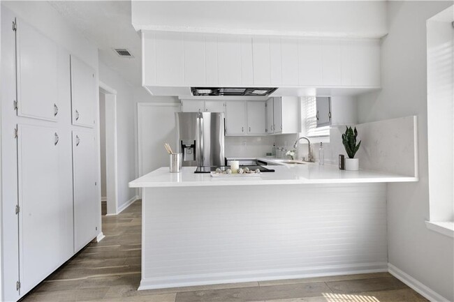 Foto del edificio - 303 Runnymeade Cir