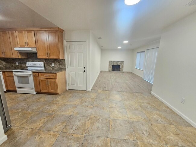 Building Photo - 2253 Hamlin Dr