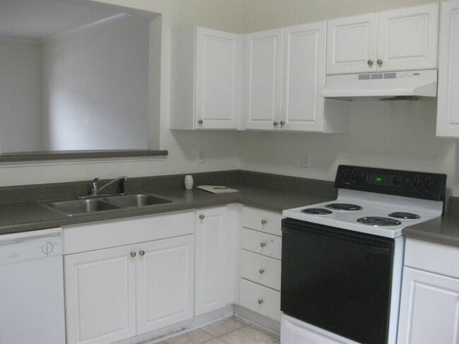 Kitchen - 162 Blue Crest Ln