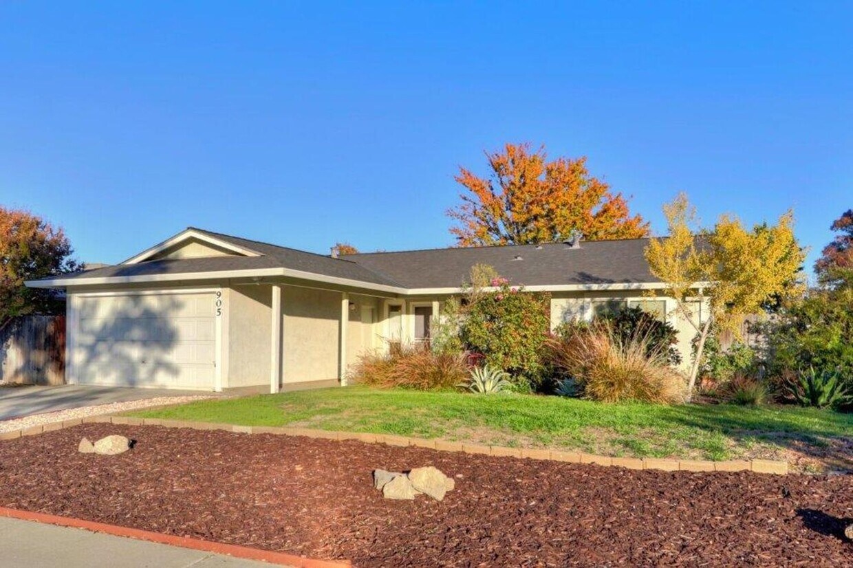 Primary Photo - Home for Rent in Winters