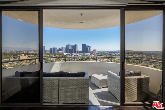 Foto del edificio - 10560 Wilshire Blvd