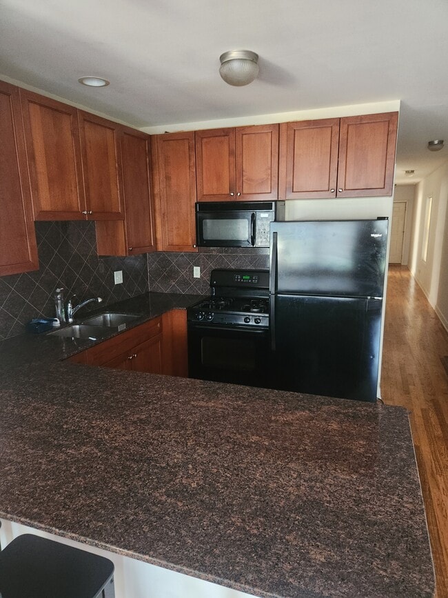 Kitchen - 2453 W Harrison St