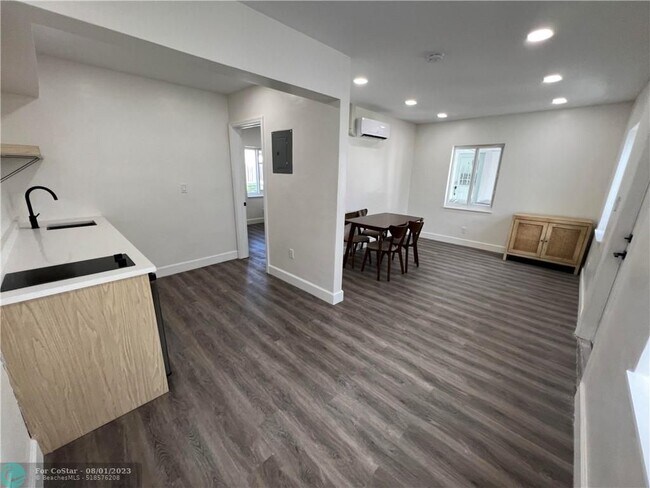 Foto del edificio - 703 NE 7th St